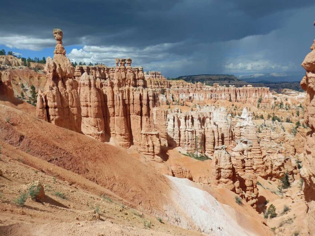 Hoodoo views on the Navajo Loop Trail in Bryce Canyon National Park, Utah.