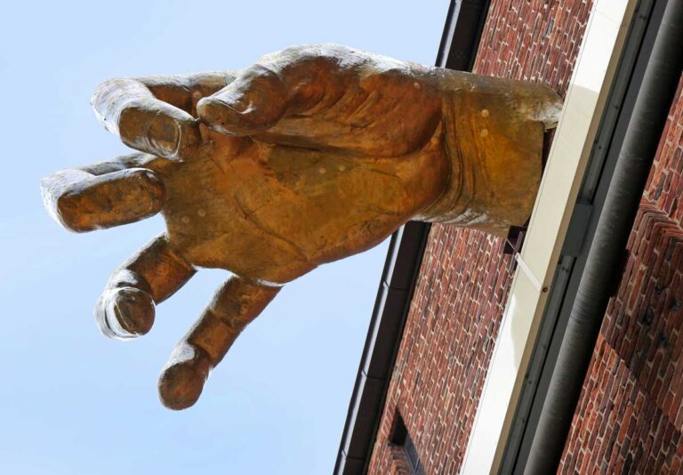"Pinch" --- The Giant Golden Hand art installation by Adam Kurtzman outside the American Visionary Art Museum in Baltimore, Maryland, USA.